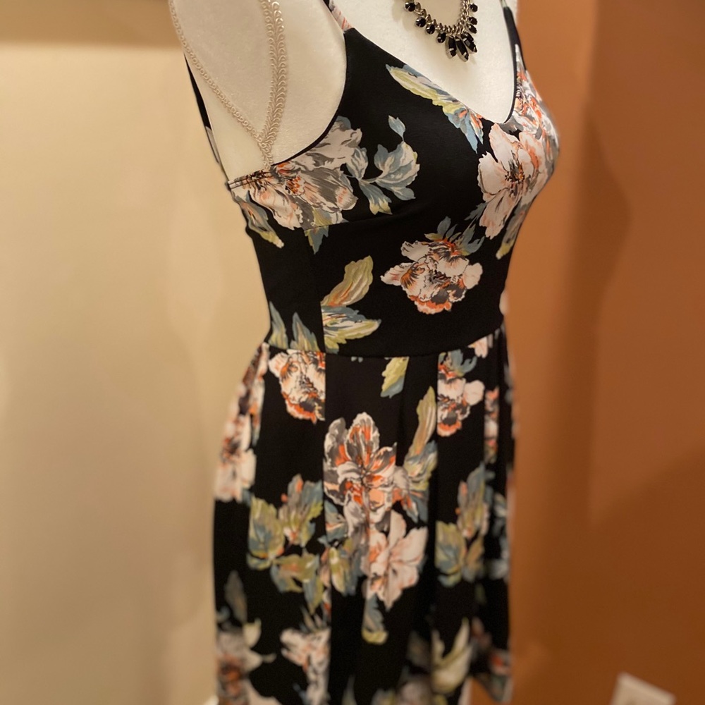 Dress - Picture 9 of 11